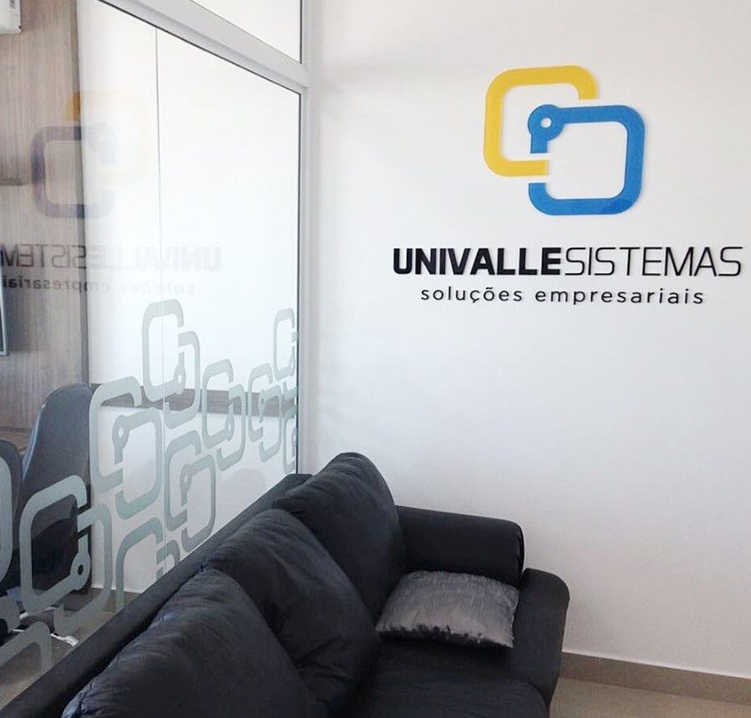 Adesivo jateado para divisória de vidro