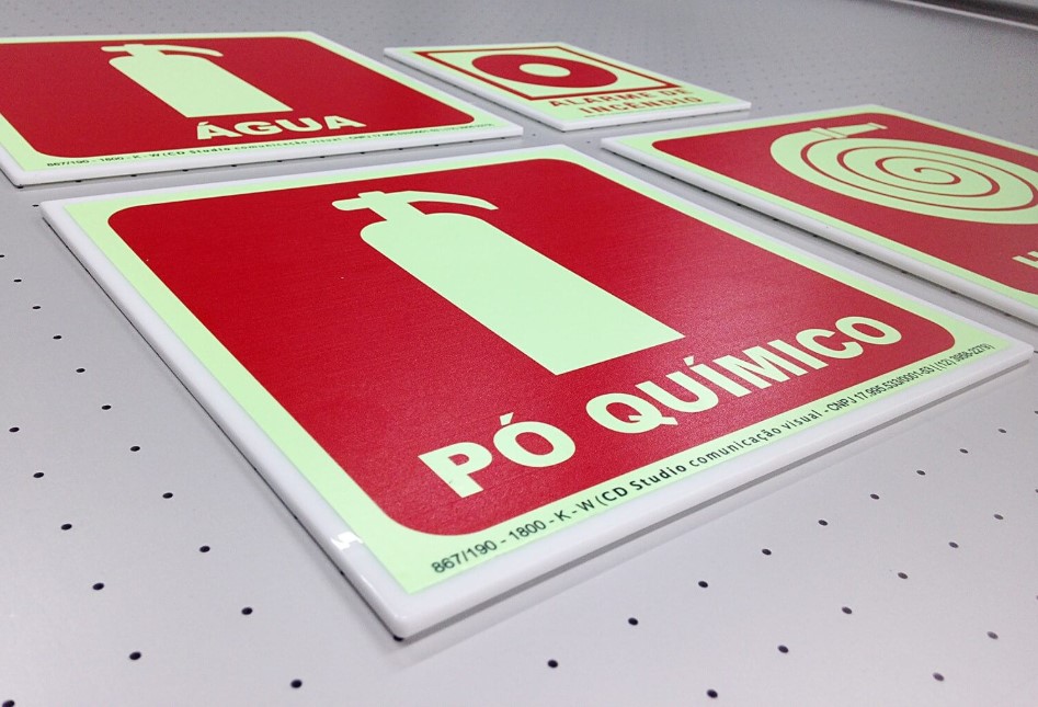 Placa fotoluminescente