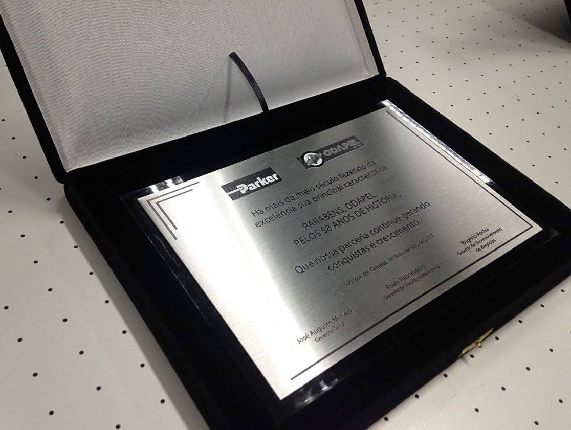 Placa de homenagem em inos e acrílico
